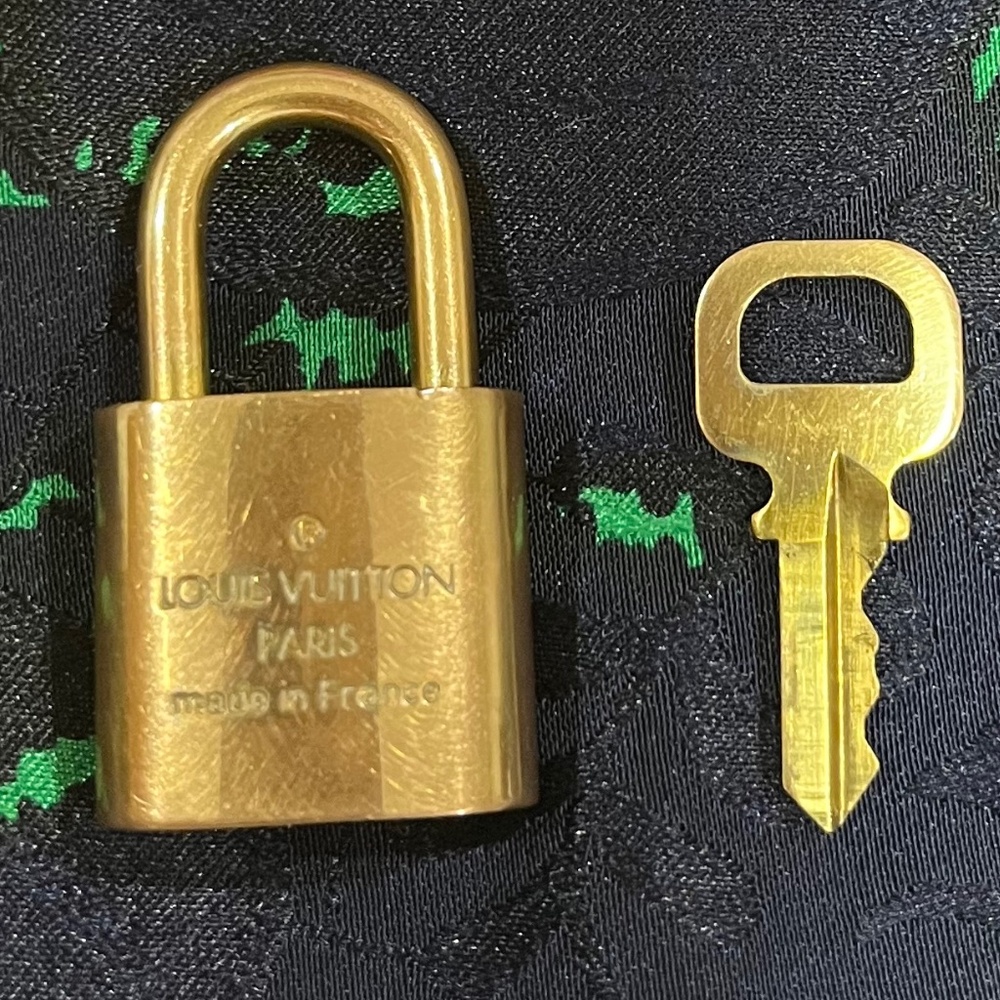 Padlock & Key - Picture 2 of 3